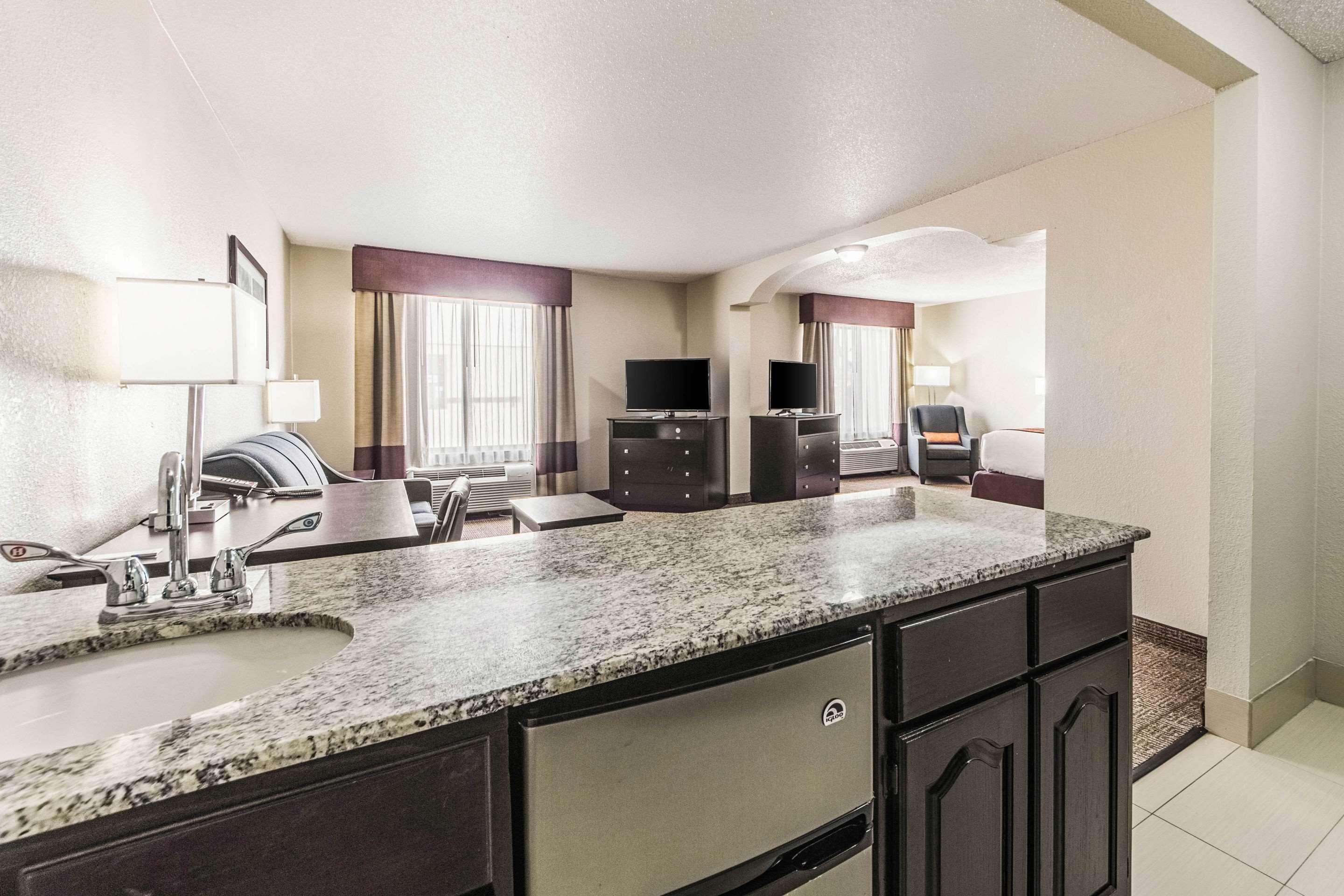 Comfort Inn Dallas Park Central Bagian luar foto