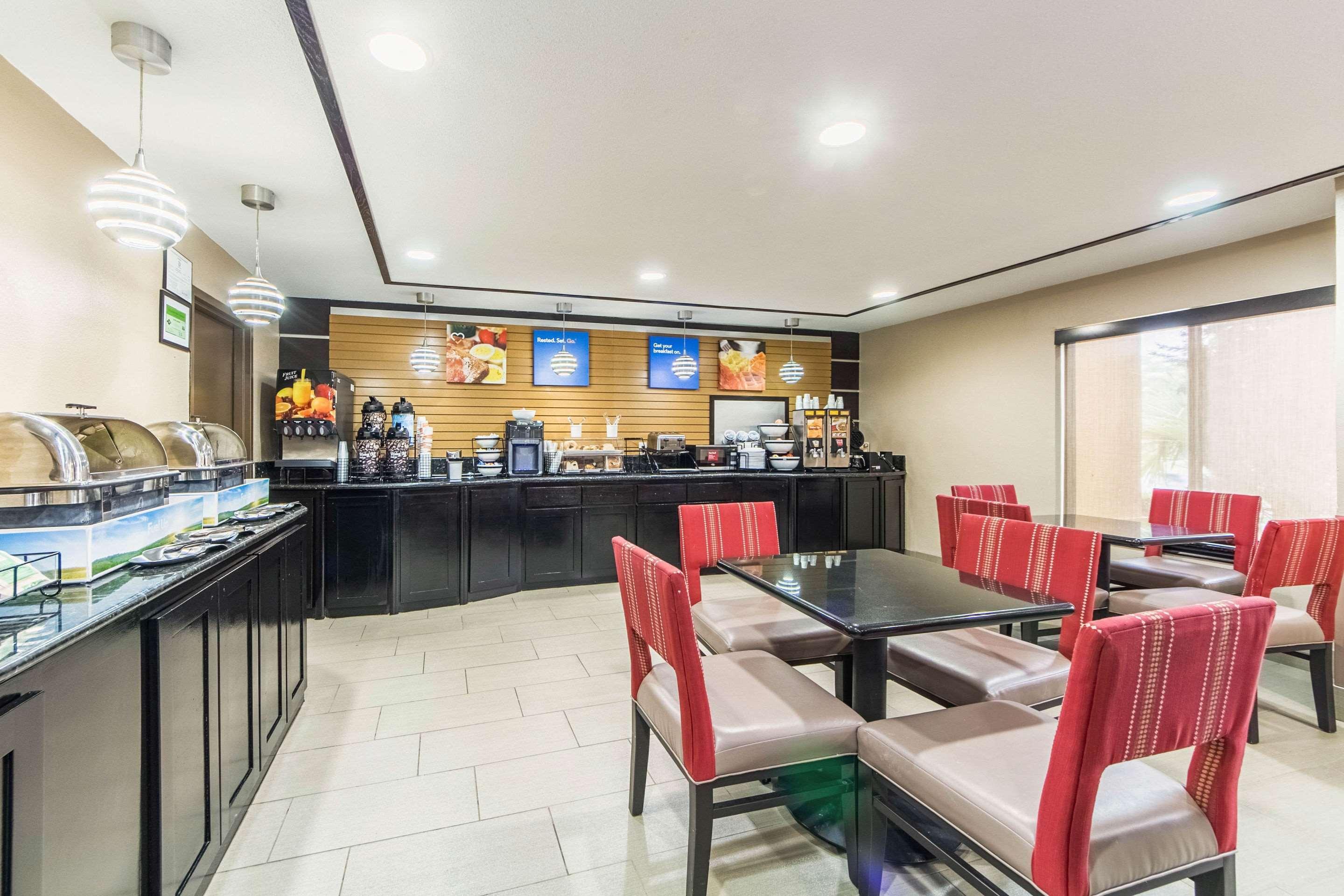 Comfort Inn Dallas Park Central Bagian luar foto