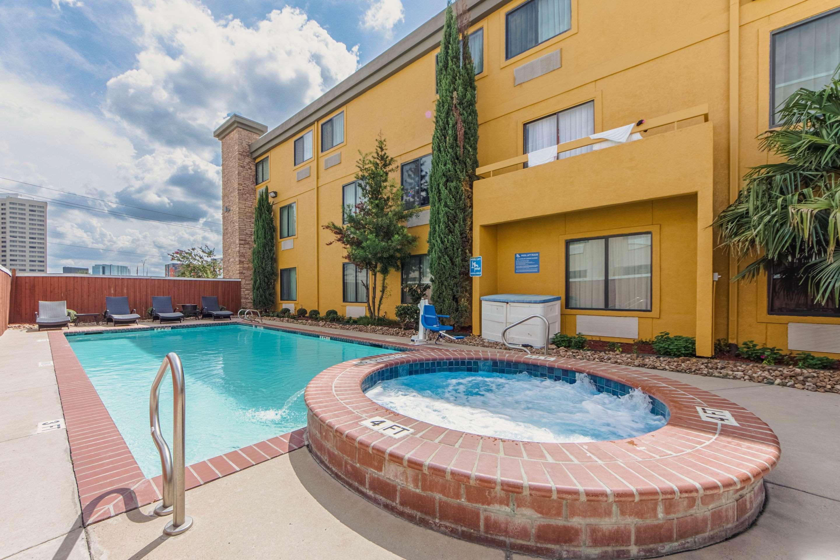 Comfort Inn Dallas Park Central Bagian luar foto