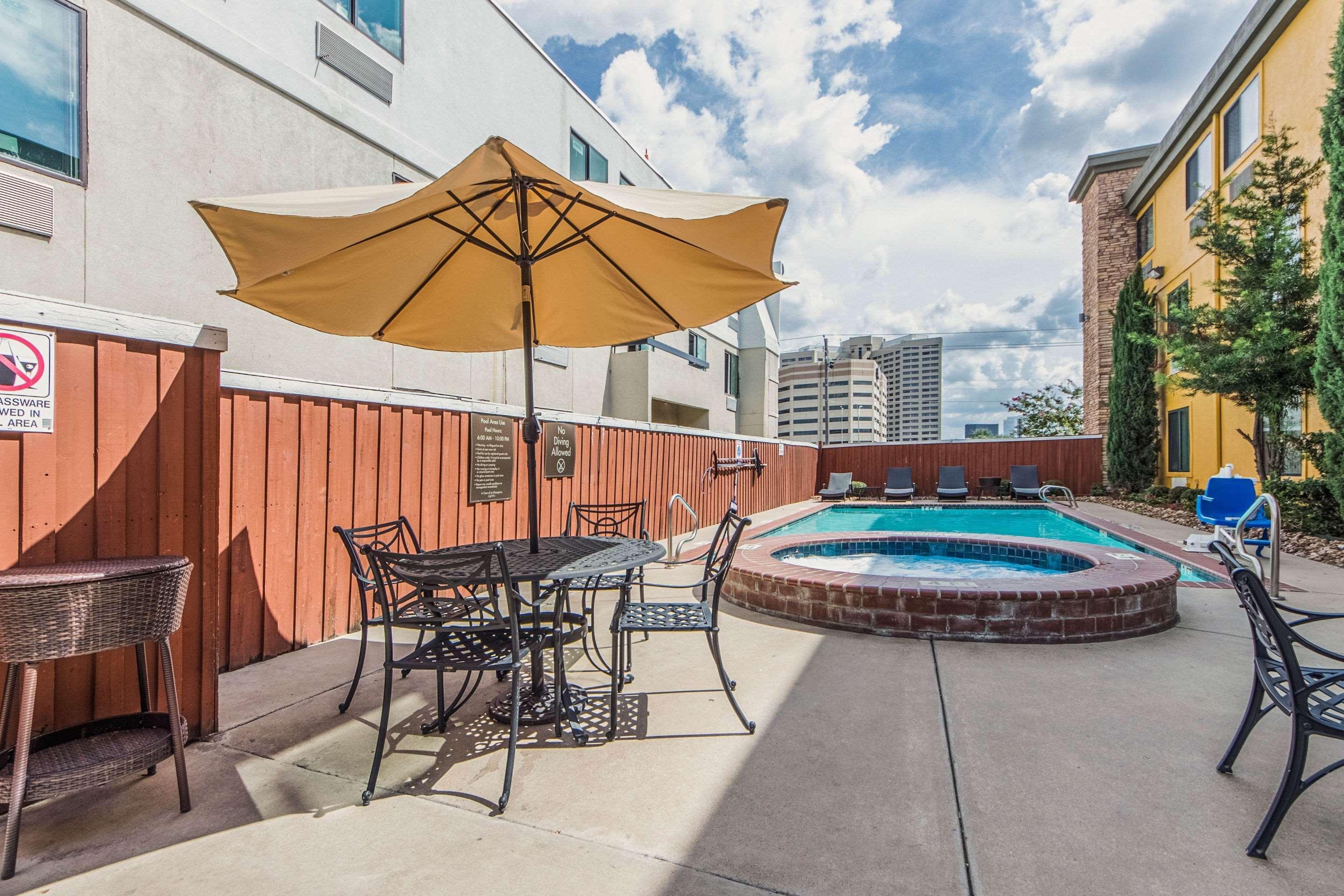 Comfort Inn Dallas Park Central Bagian luar foto