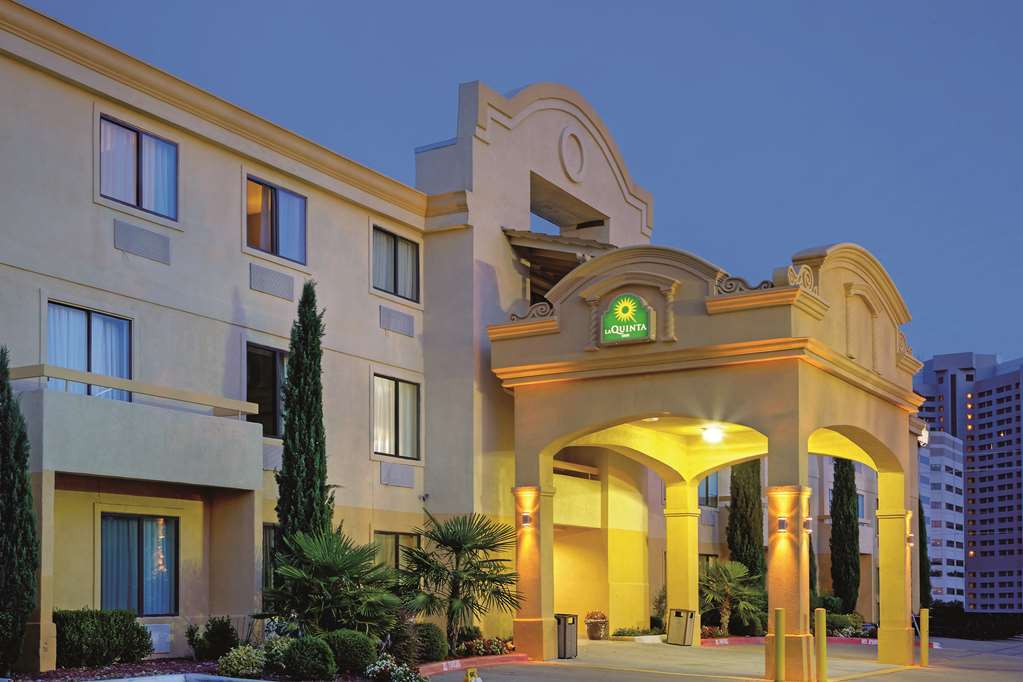Comfort Inn Dallas Park Central Bagian luar foto
