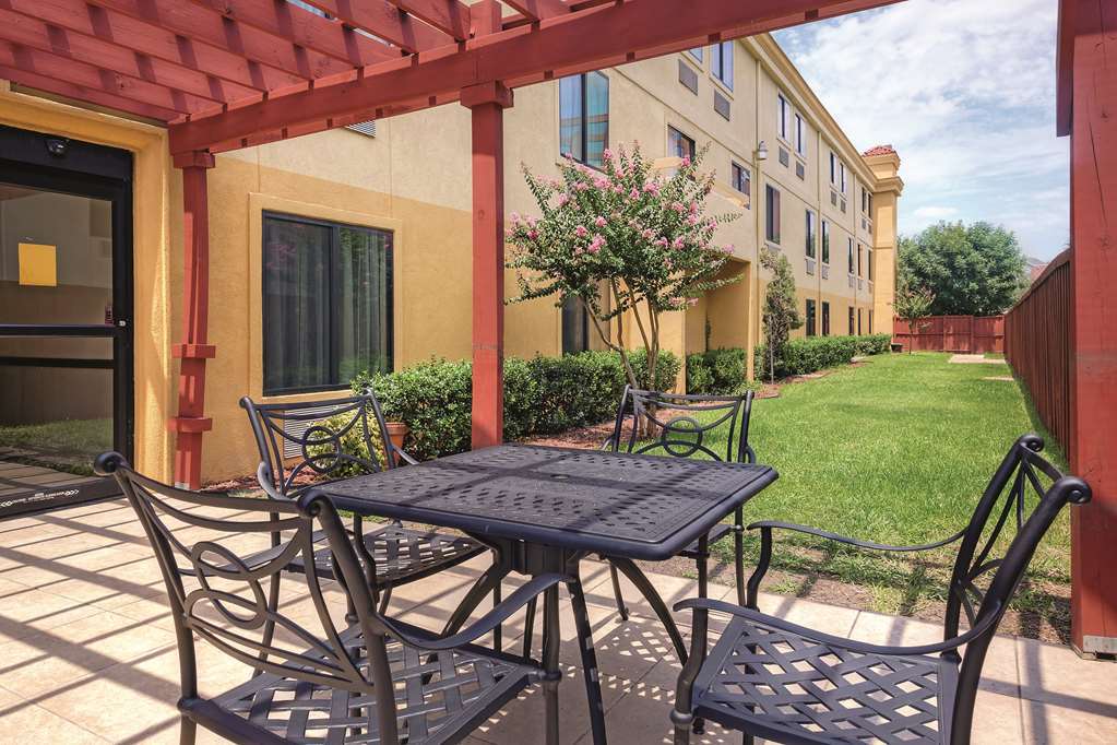Comfort Inn Dallas Park Central Bagian luar foto