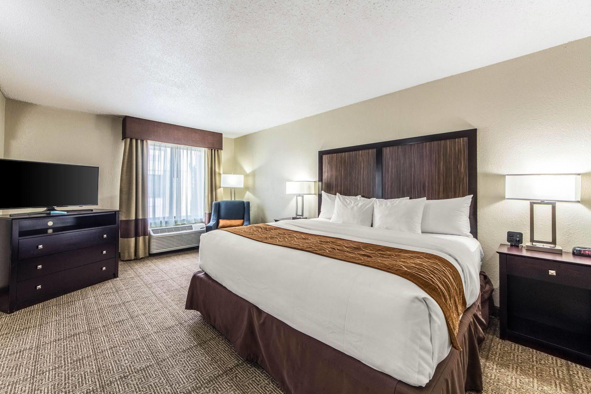 Comfort Inn Dallas Park Central Bagian luar foto